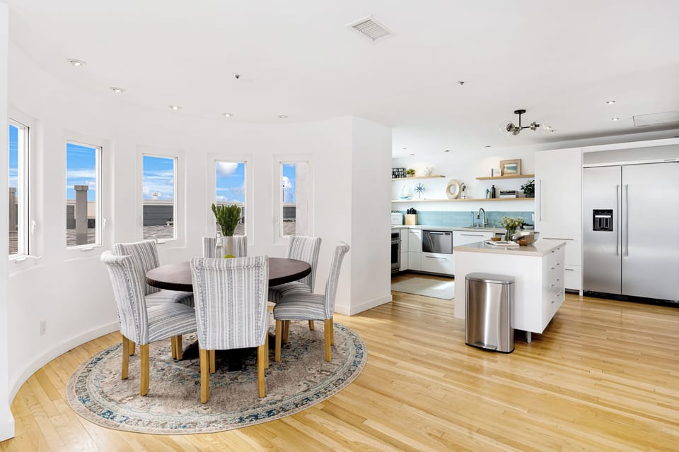 Seamless flow from dining to the kitchen area.