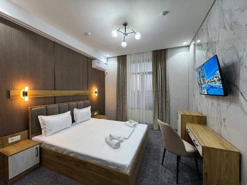 Comfort Double Room | Bathroom | Eco-friendly toiletries, hair dryer, slippers, towels