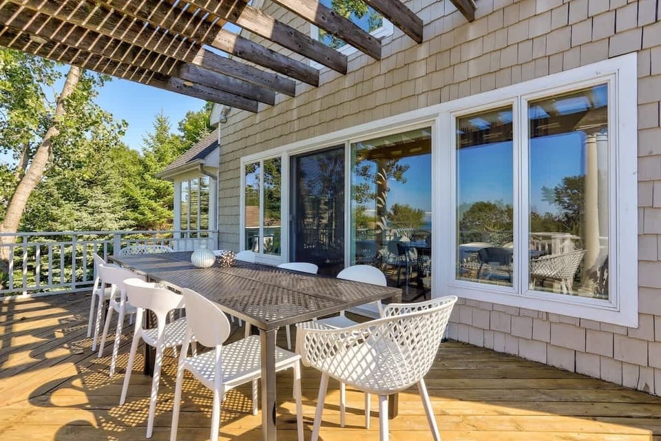 Outdoor patio and al fresco dining