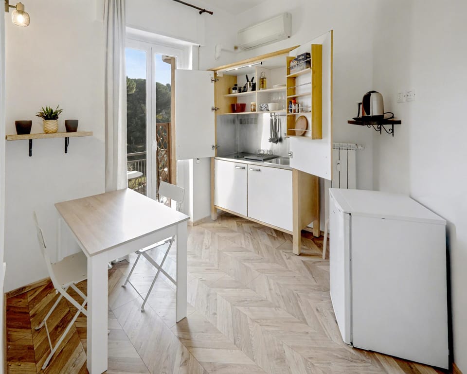 Classic Suite, Balcony | Private kitchen | Espresso maker, coffee/tea maker, electric kettle
