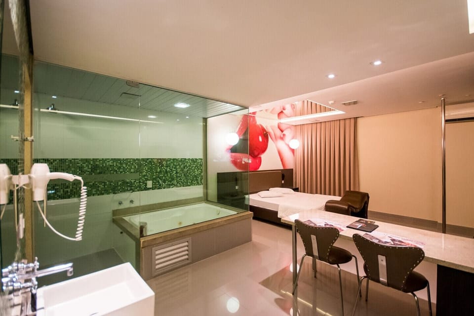 Superior Suite with Hydro | Free WiFi, wheelchair access