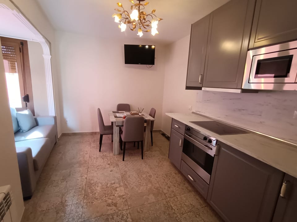 Deluxe Studio, Balcony | Living area