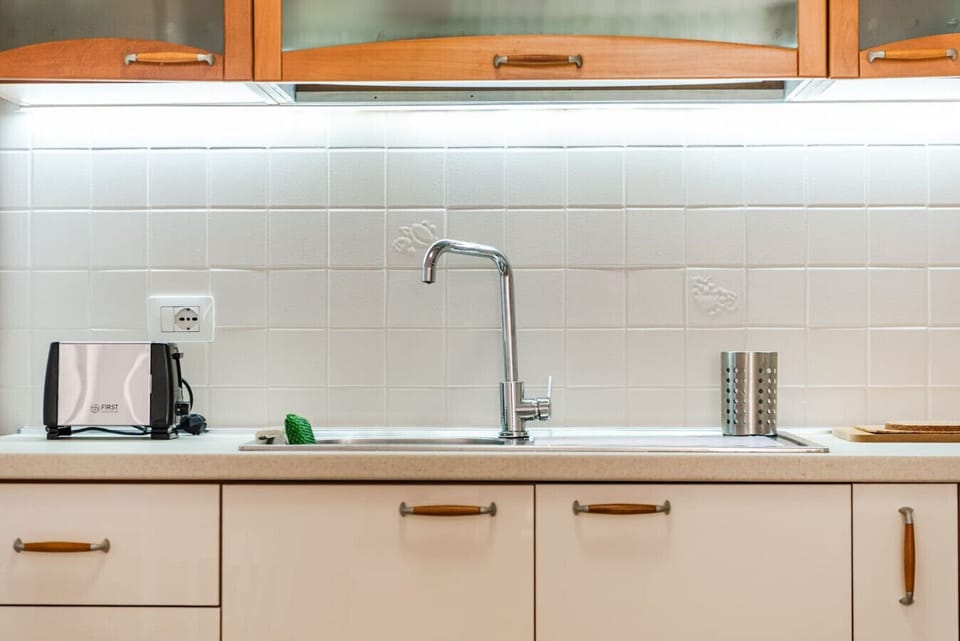 Fully-equipped kitchen details