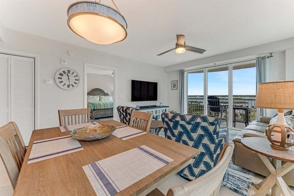Ample seating in the dining room