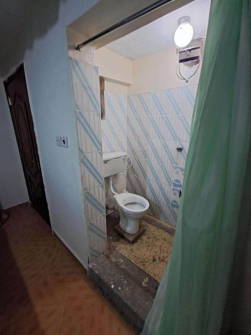 Deluxe Single Room | Bathroom | Shower, slippers, towels, soap