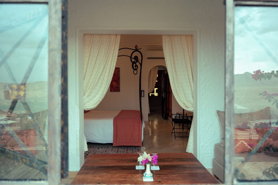 Minibar, free WiFi, bed sheets