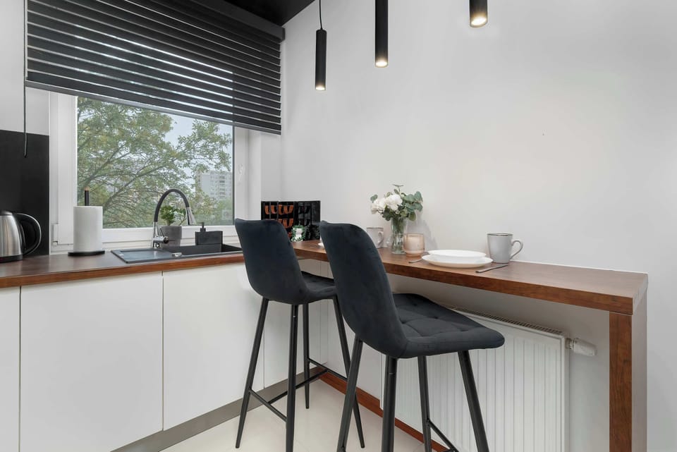 The kitchen's modern amenities ensure a comfortable stay.