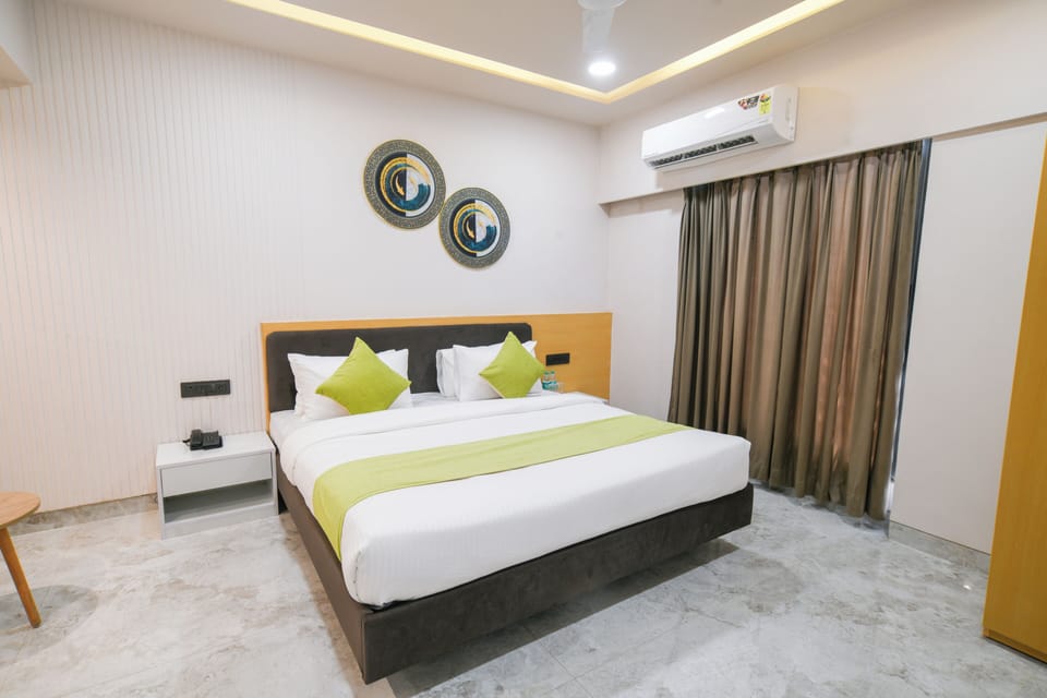 Premium Room | Desk, WiFi (free), bed sheets