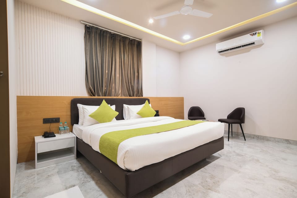 Superior Room | Desk, WiFi (free), bed sheets