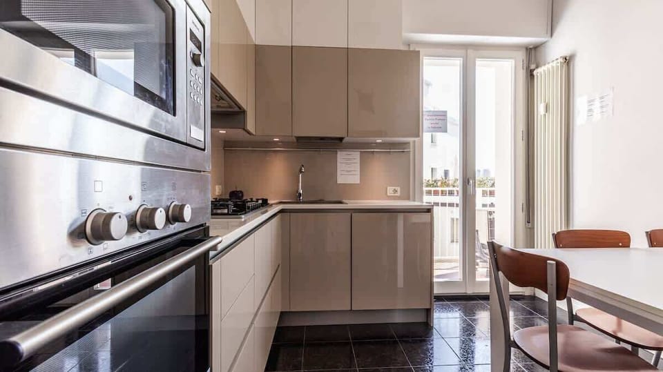 cucina condivisa con balcone
abitabile ed attrezzata