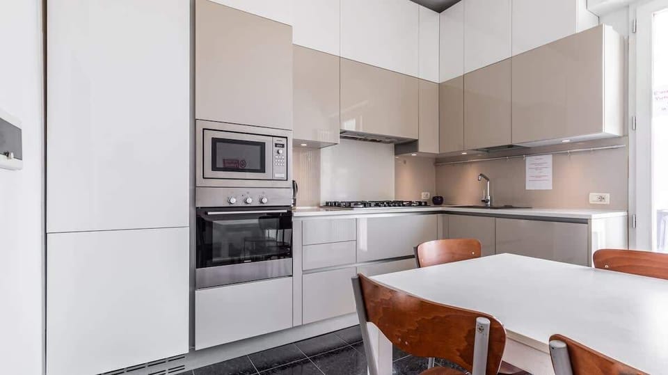cucina condivisa
abitabile, luminosa ed attrezzata.