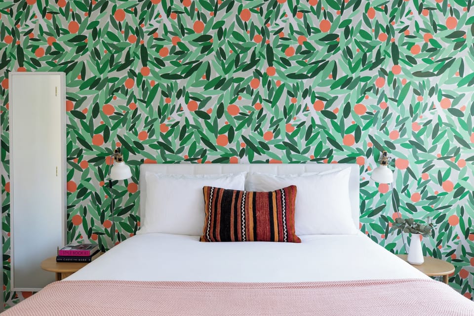 Queen bed.