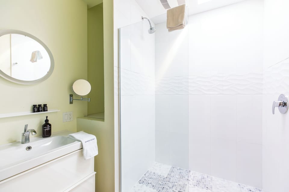 Bathroom 1.