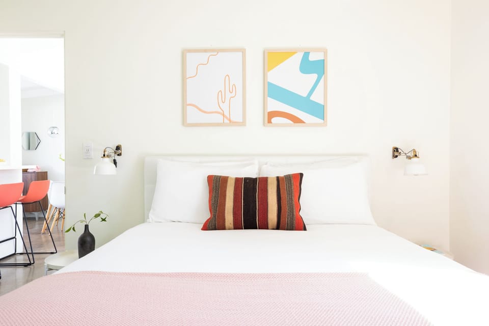 Queen bed.
