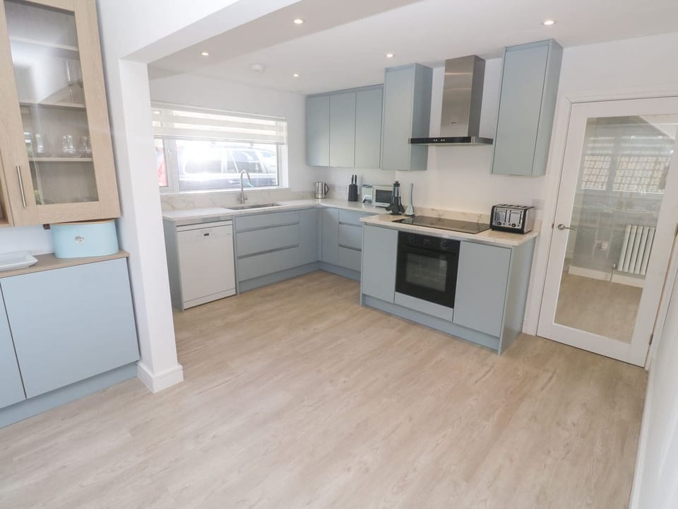 Fridge, microwave, dishwasher, toaster