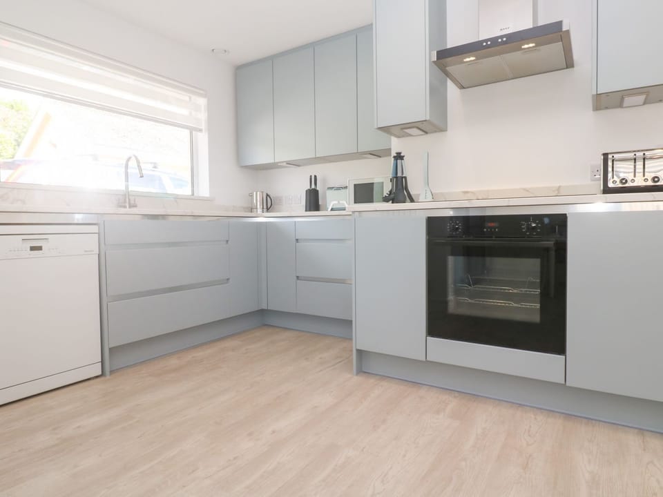 Fridge, microwave, dishwasher, toaster