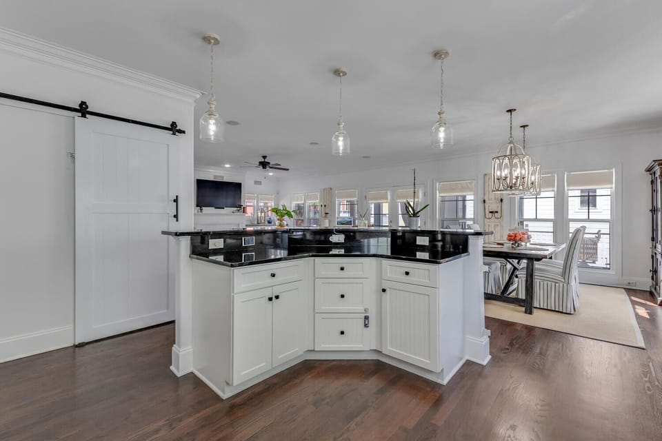 Palm Tree Palace-Kitchen