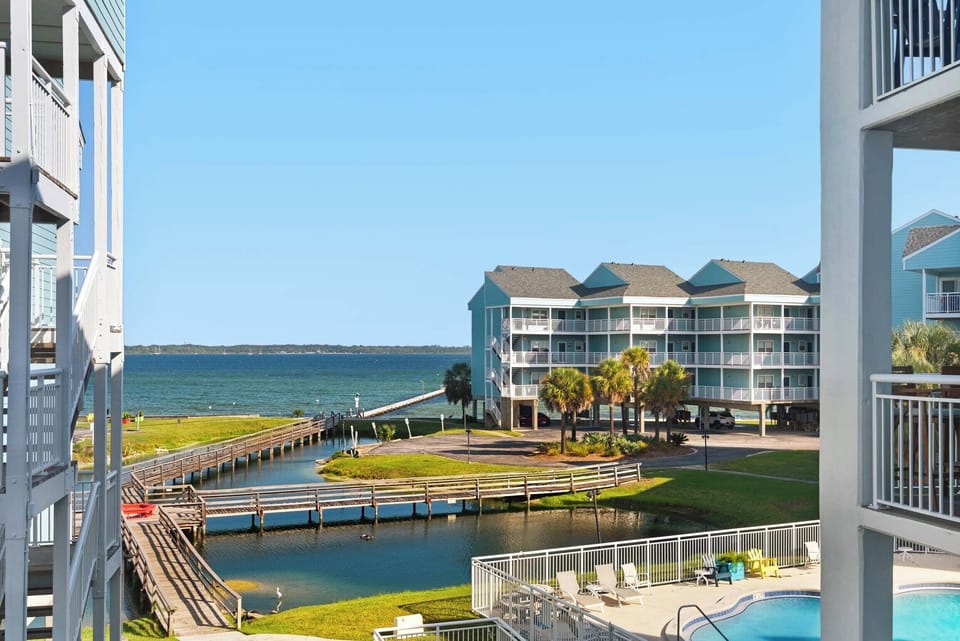 Stunning pool and water views