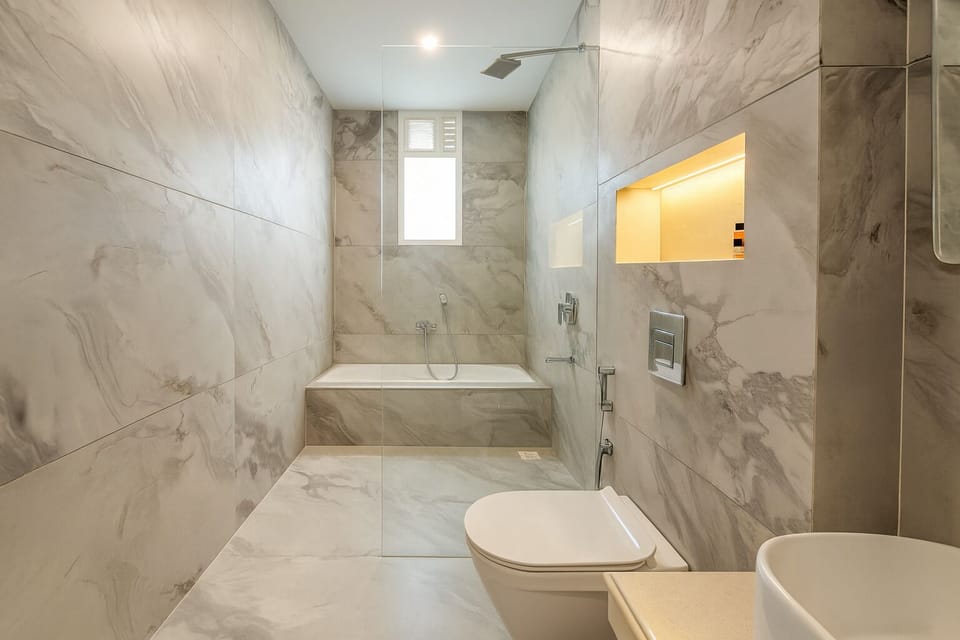 Bathtub, free toiletries, towels, soap