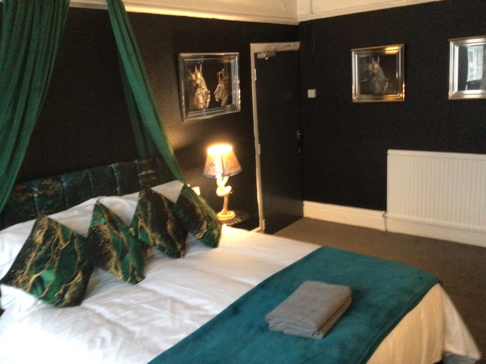 Deluxe Double Room, City View | Free WiFi, bed sheets