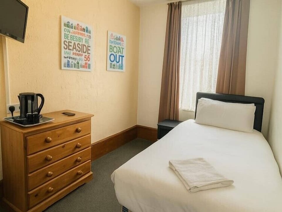 Single Room | Free WiFi, bed sheets