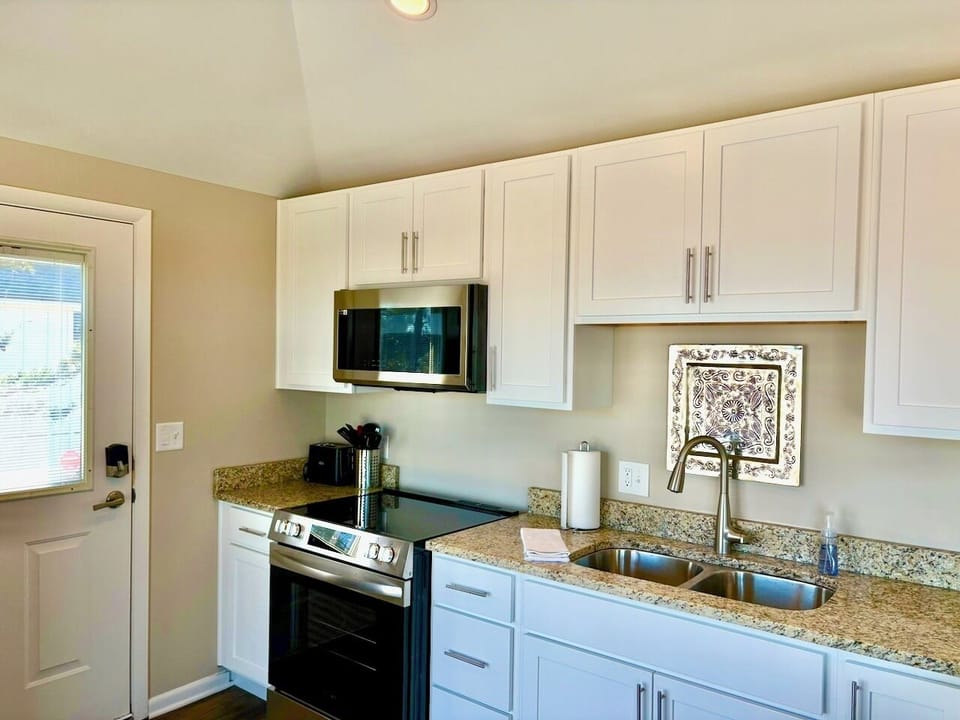 FULLY EQUIPPED KITCHEN, 