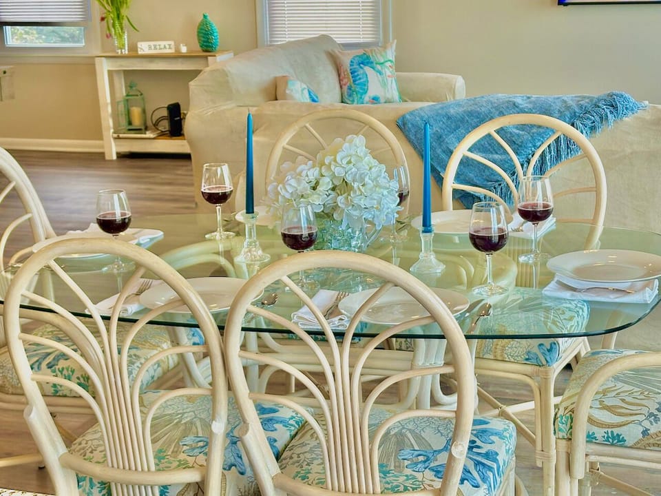 SWEET TIMES AROUND THE TABLE.