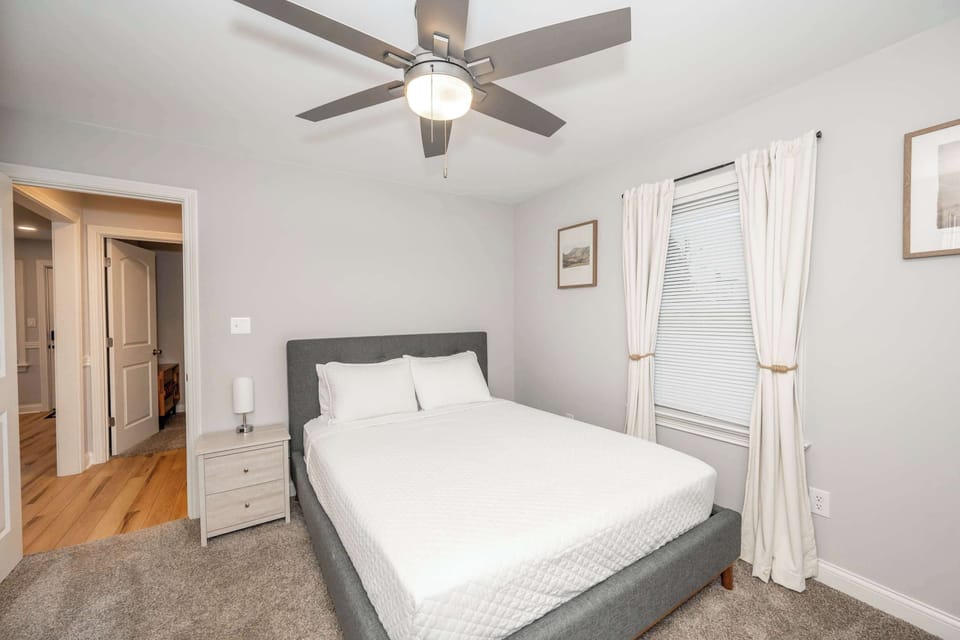 House, Multiple Beds, Patio, Garden View (Valley Ridge Retreat) | 3 bedrooms, individually decorated, individually furnished, bed sheets