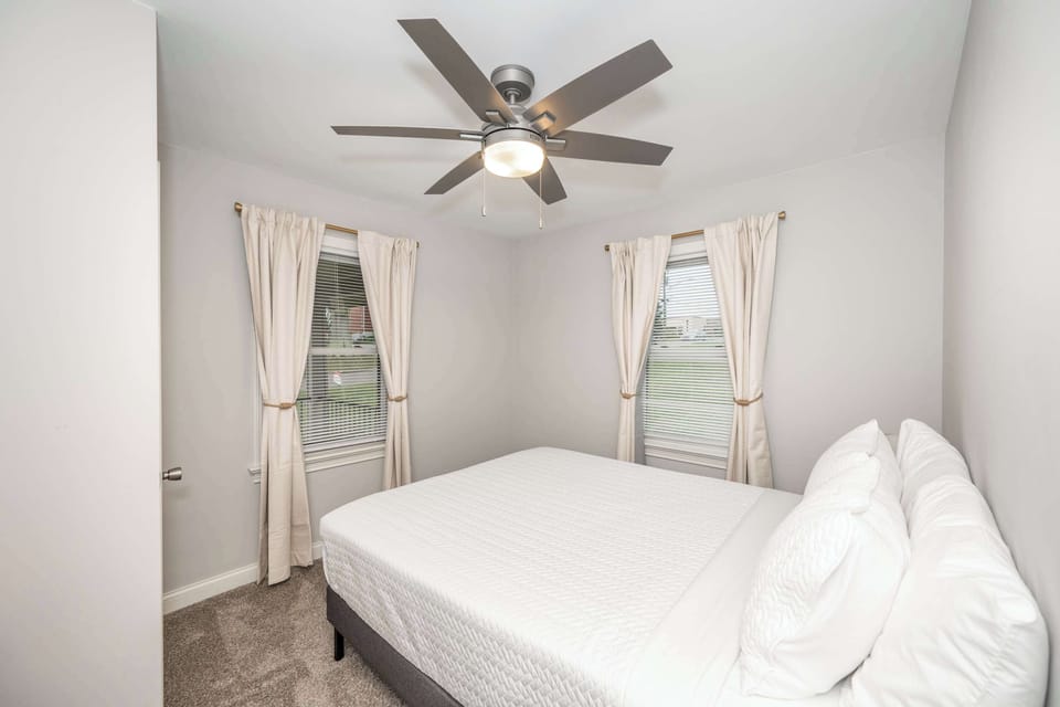 House, Multiple Beds, Patio, Garden View (Valley Ridge Retreat) | 3 bedrooms, individually decorated, individually furnished, bed sheets
