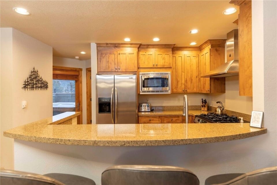Townhome, 4 Bedrooms | Private kitchen | Fridge, oven, coffee/tea maker, toaster