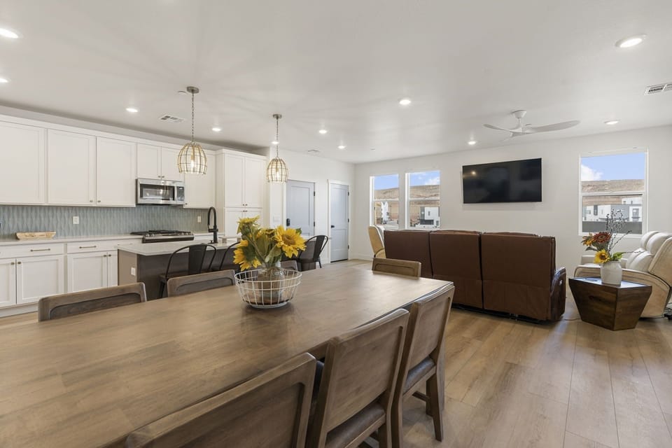 Condo, 3 Bedrooms | Dining