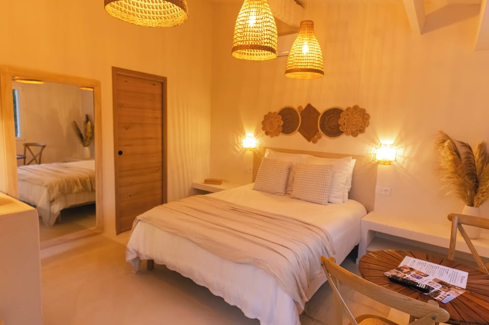 Comfort Studio | Premium bedding, iron/ironing board, free rollaway beds, free WiFi