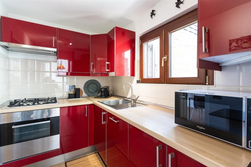 Apartment | Private kitchen | Microwave, dishwasher, espresso maker, coffee/tea maker