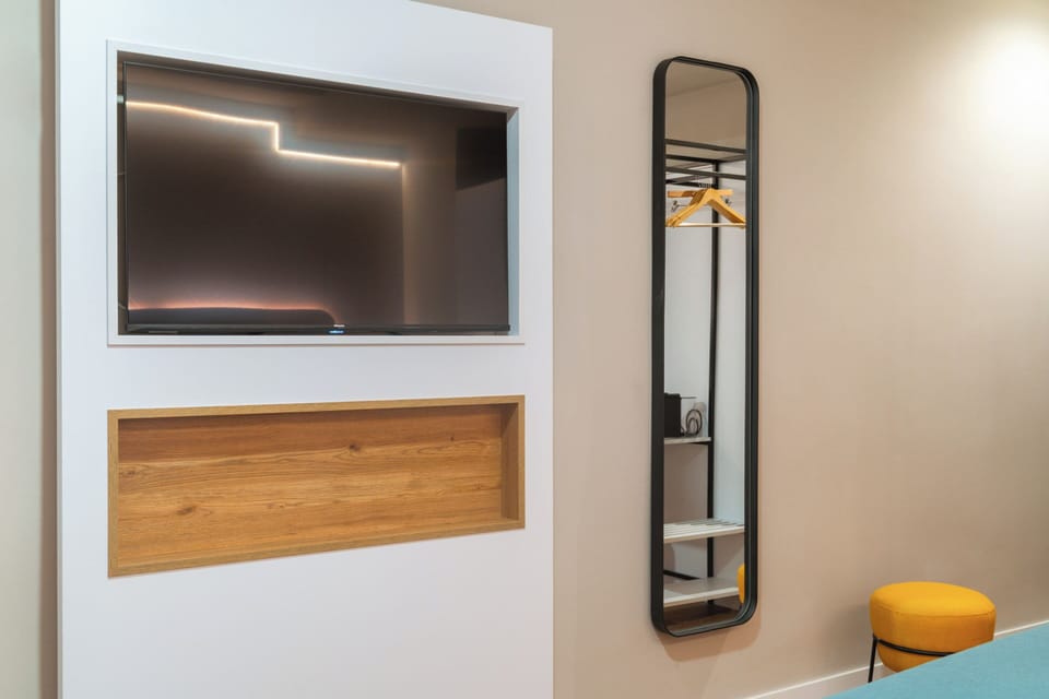 Comfort Queen Room | Individually decorated, individually furnished, desk, laptop workspace