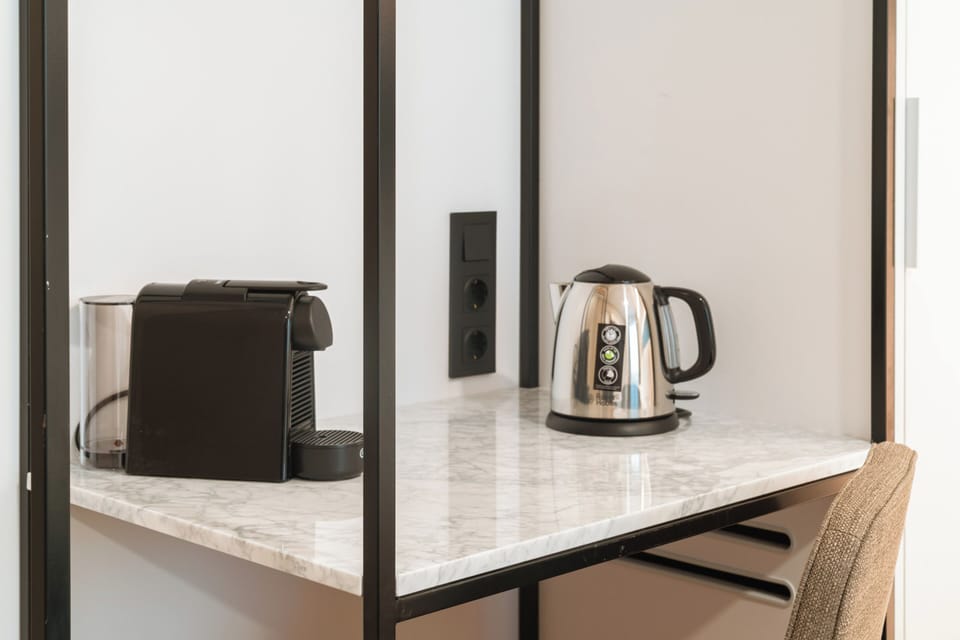 Twin Room | Desk, laptop workspace, blackout drapes, WiFi (free)