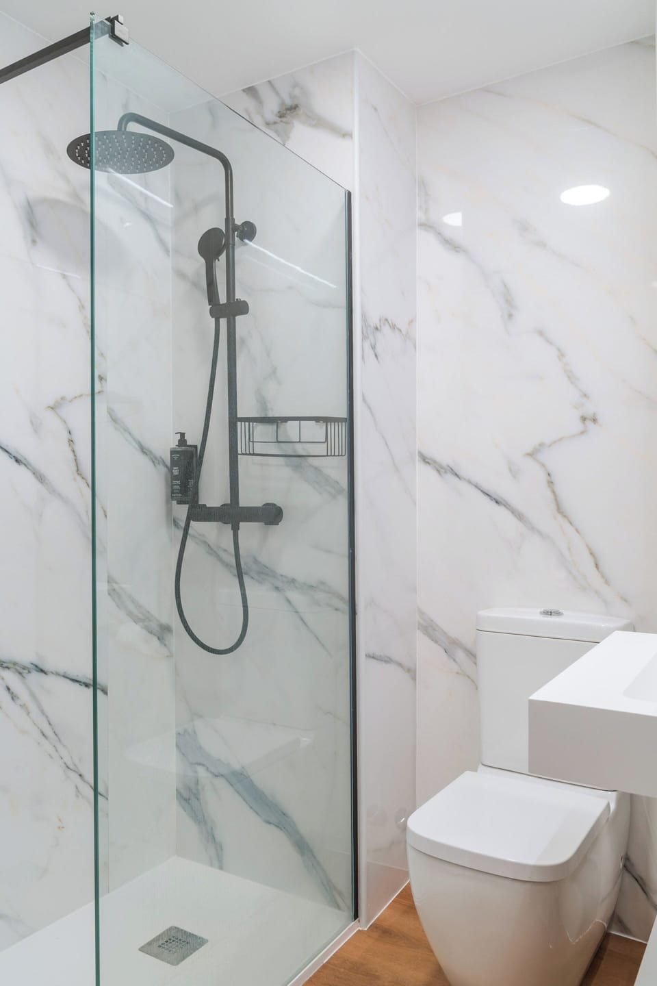 Twin Room with Balcony | Bathroom | Shower, eco-friendly toiletries, hair dryer, towels
