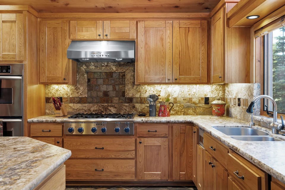 Large Cooking Area - Moonridge Lodge