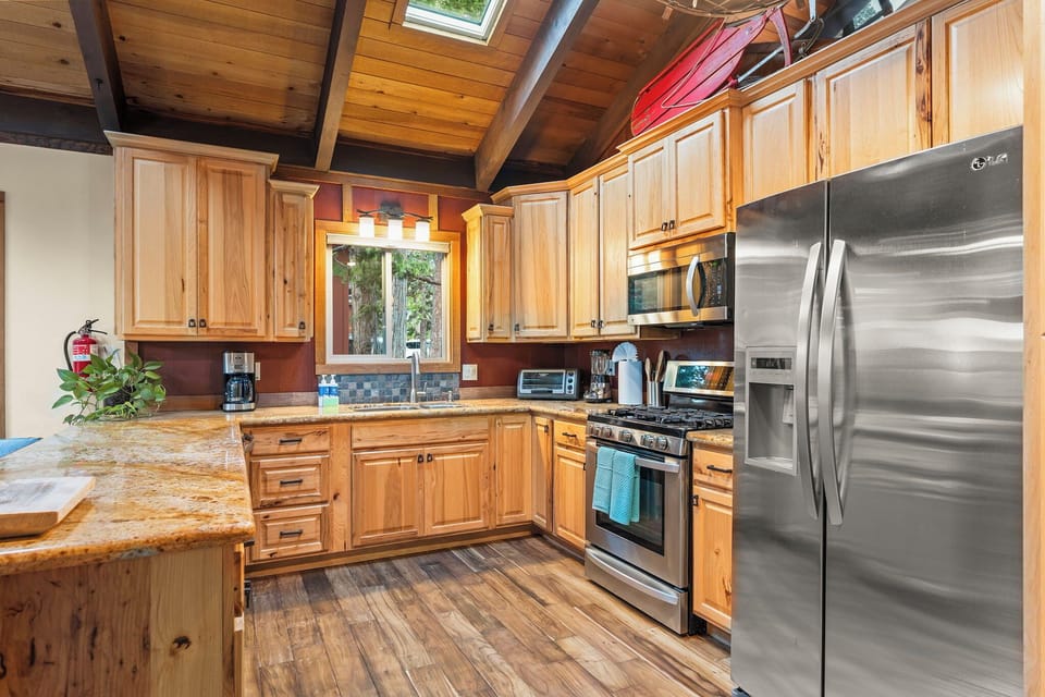 Kitchen - Timberwood Cabin