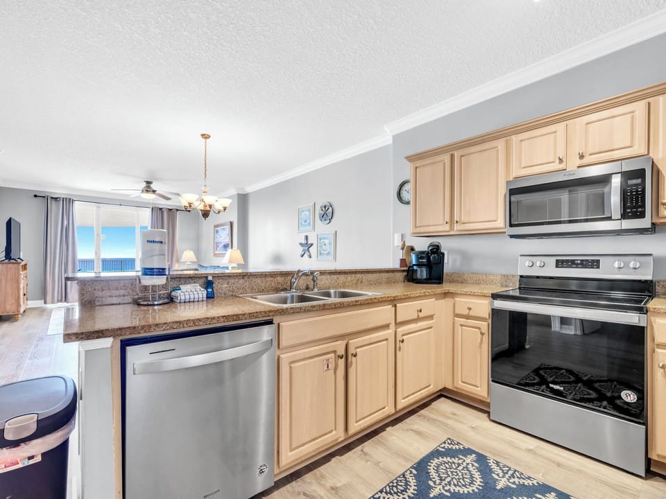 Full kitchen