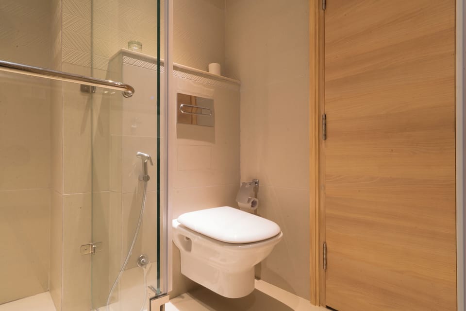 Club Double Room | Bathroom | Hair dryer, slippers, towels