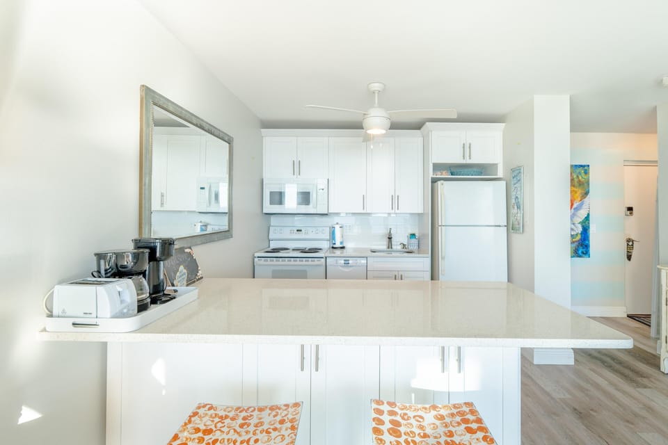 Condo, 1 King Bed (Estero Beach & Tennis 807-C) | Private kitchen | Oven, toaster