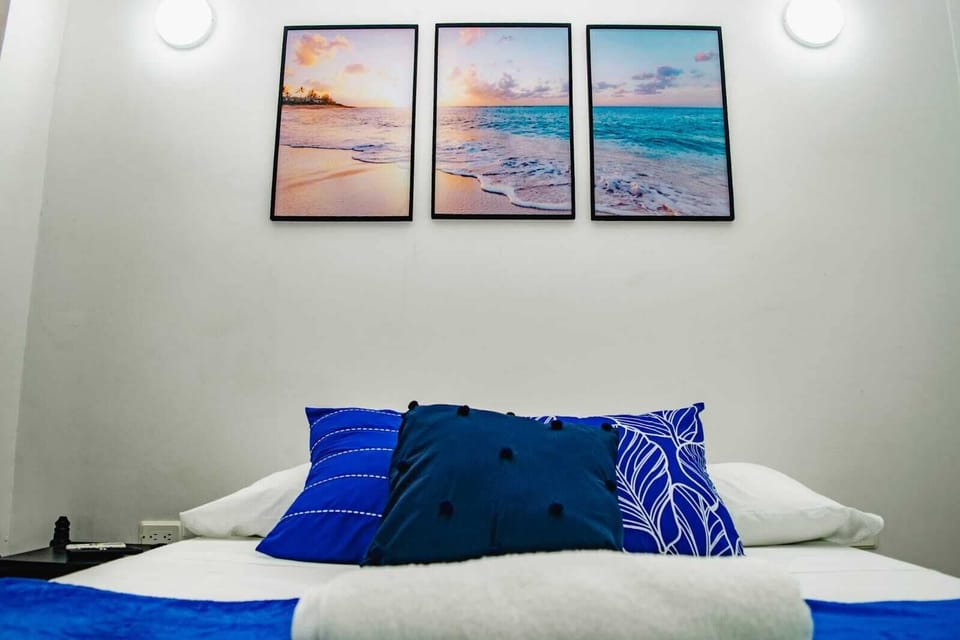 Habitacion LAGARTO AZUL | Premium bedding, down comforters, desk, laptop workspace