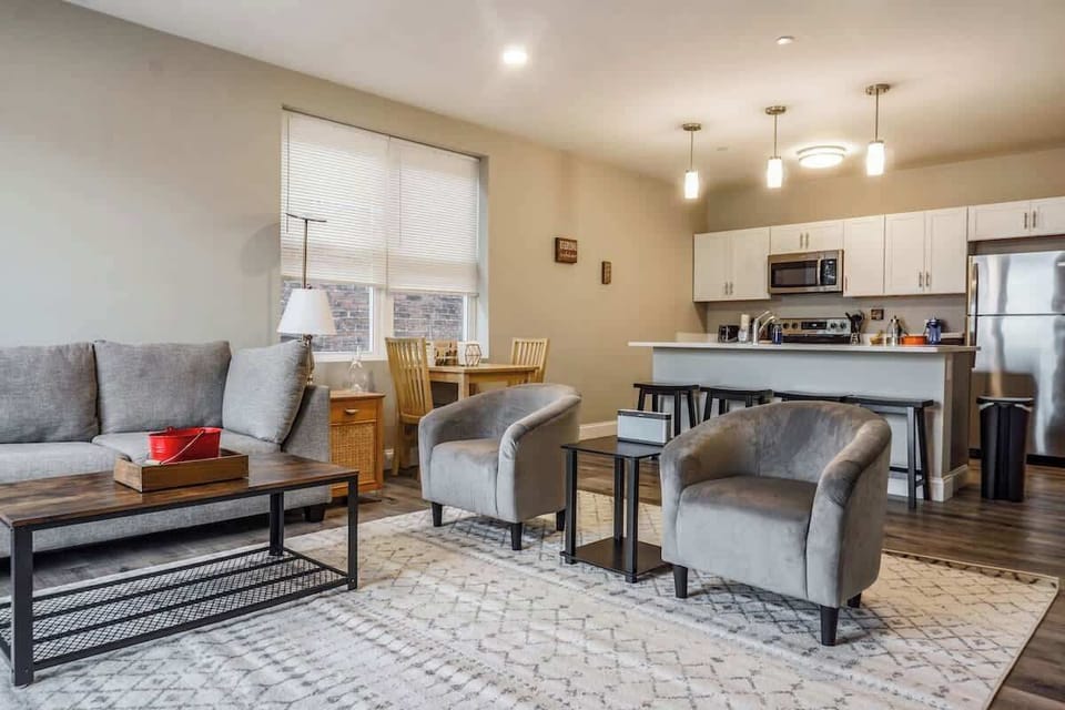 "Huge beautiful apartment in a brand new safe building." - Alicia | April 2021