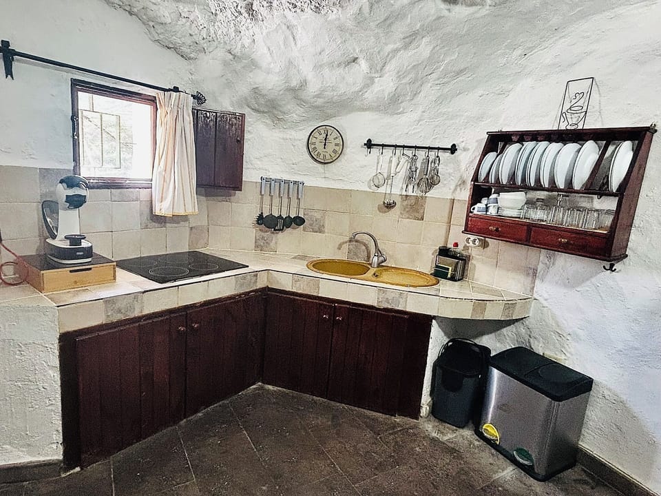 Superior Cottage, Mountain View | Private kitchen | Full-size fridge, microwave, stovetop, coffee/tea maker