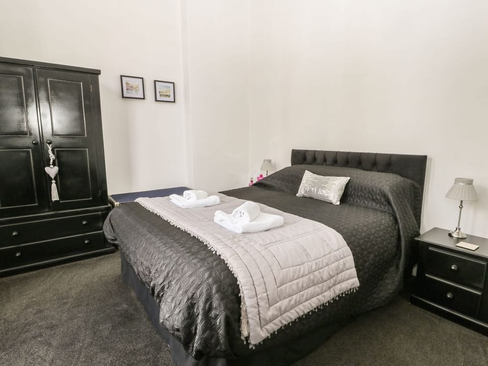 2 bedrooms, individually decorated, individually furnished, free WiFi