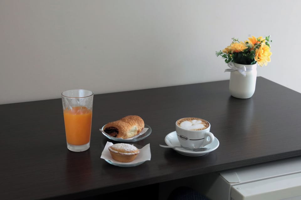 Desk, laptop workspace, free WiFi