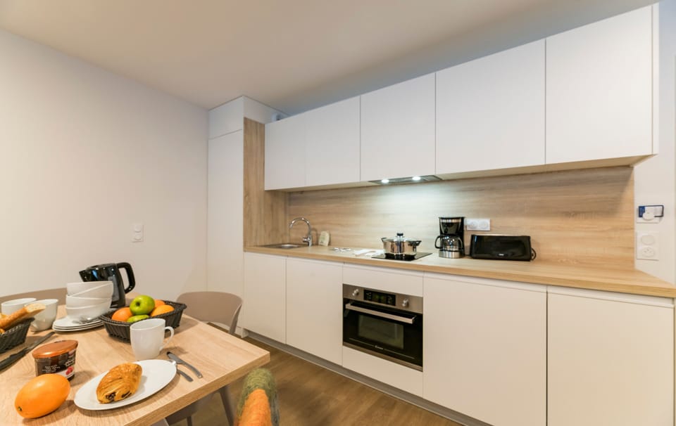 Fully equipped for family meals, this stylish kitchen features a seamless blend of functionality and elegance, showcasing plenty of space for culinary creations after a day on the slopes.