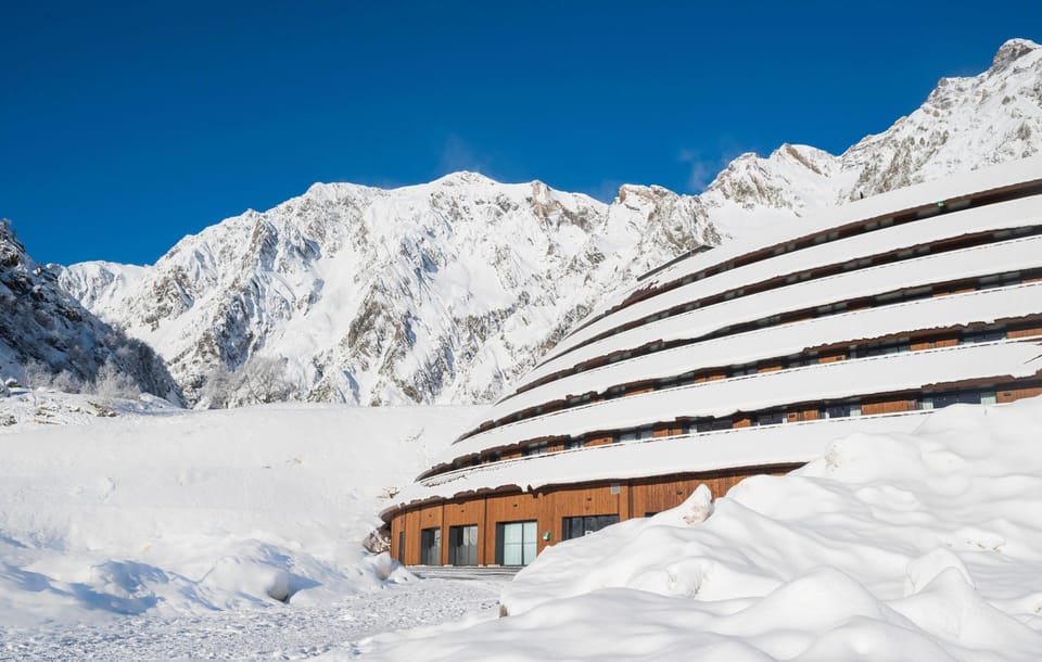 Wake up to breathtaking mountain views in this ski-in/ski-out residence nestled in the heart of Piau-Engaly. 