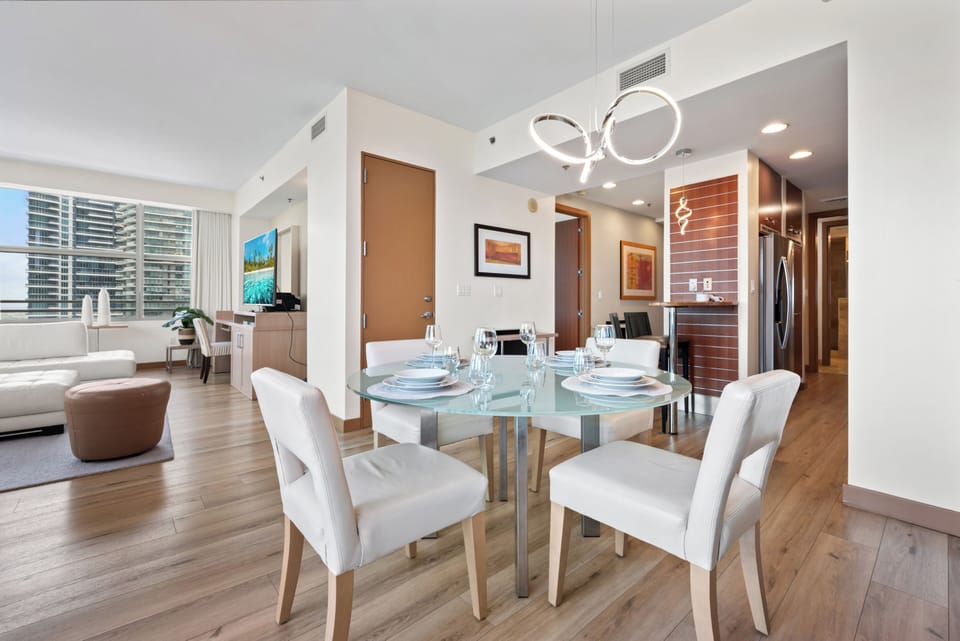 Family Apartment, Balcony, Sea View | Dining room
