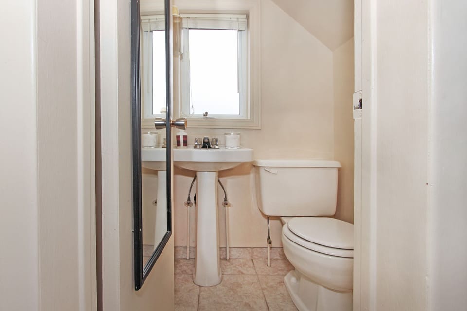 Loft, 1 Queen Bed, City View (Top Floor - 2 flights of stairs) | Bathroom | Shower, hair dryer, towels